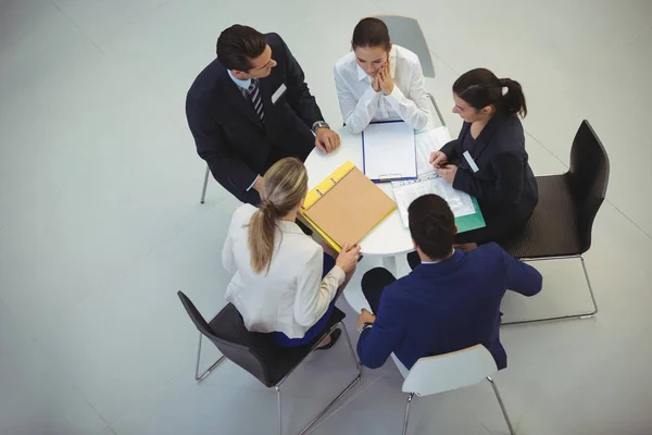 Business people having a discussion in meeting — Stock Photo, Image