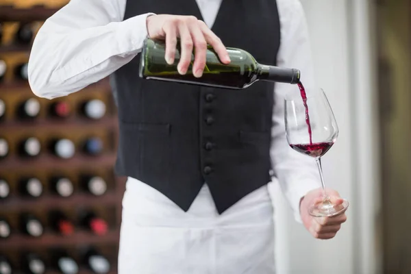 Male waiter pouring wine in wine glass — Stock Photo, Image