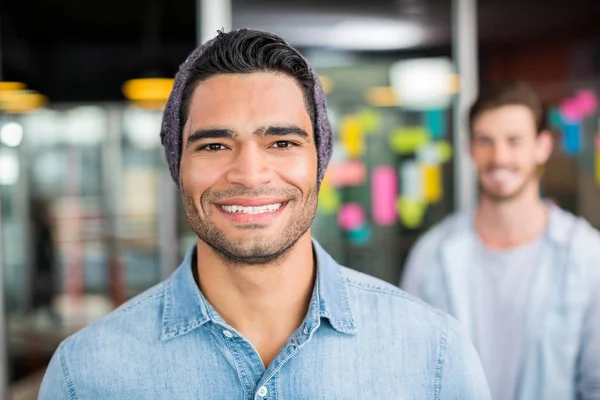 Portrait d'un homme exécutif souriant — Photo