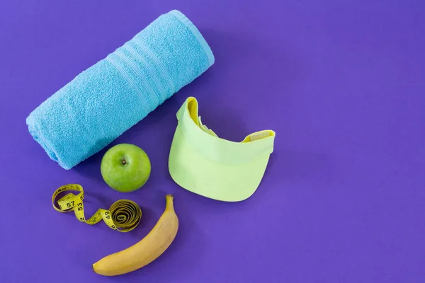 Towel, apple, towel, sun hat and measuring tape — Stock Photo, Image