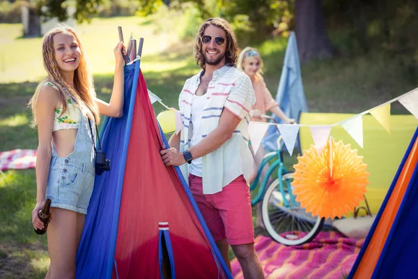 Happy friends at campsite — Stock Photo, Image