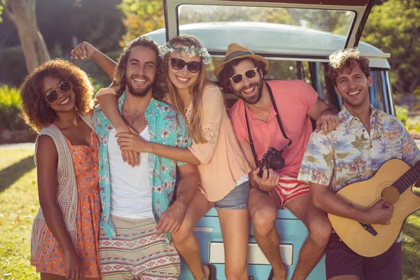 Group of friends having fun at music festival — Stock Photo, Image