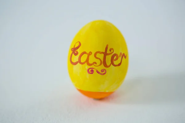 Texto pascal escrito sobre ovo — Fotografia de Stock