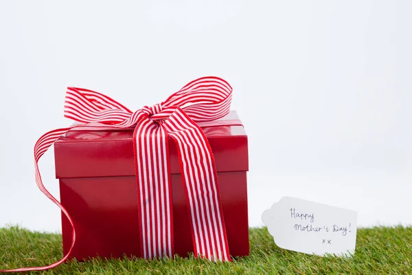 Glückliche Muttertagskarte auf Geschenkbox — Stockfoto