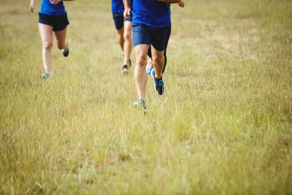 Convient aux personnes qui courent dans le camp d'entraînement — Photo