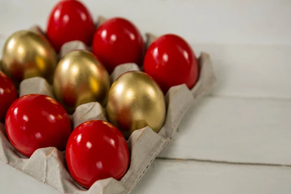 Huevos de Pascua en el cartón —  Fotos de Stock