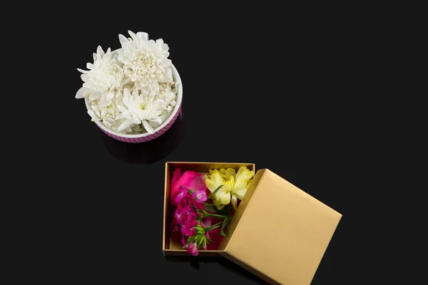 Opened gift box and bowl with flowers — Stock Photo, Image