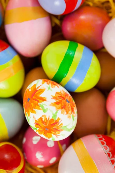 Colorate uova di Pasqua dipinte — Foto Stock