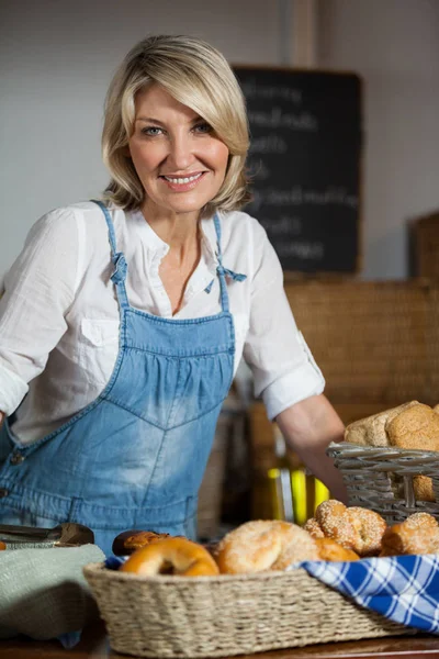 Portrait of female staff standing at bakery section — Stock Photo, Image