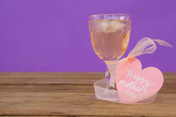 Bonne fête des mères carte de vœux avec verre de bière — Photo