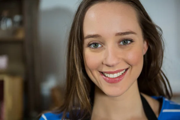 Retrato del personal femenino sonriente —  Fotos de Stock