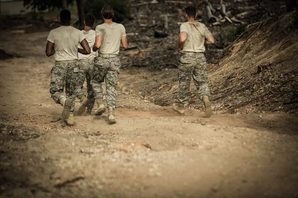 Soldaten met boot camp — Stockfoto