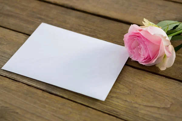 Pink rose with envelope — Stock Photo, Image