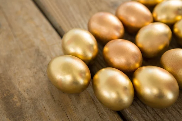 Primer plano de los huevos de Pascua dorados — Foto de Stock
