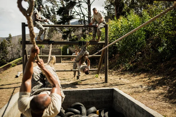 Young military soldiers practicing rope climbing during obstacle course — Stock Photo, Image