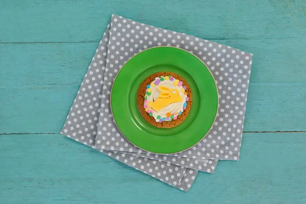 Biscuit au chocolat servi dans une assiette — Photo