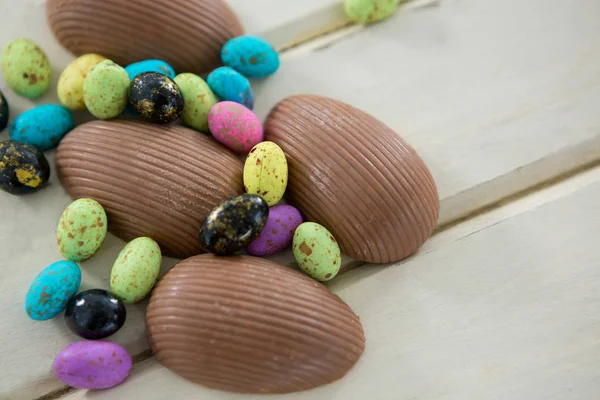 Chocolate Easter eggs on wooden plank — Stock Photo, Image