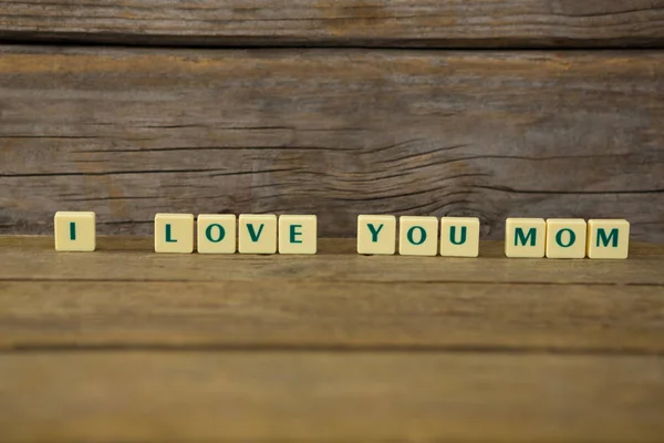 I love you mom block on wooden background — Stock Photo, Image