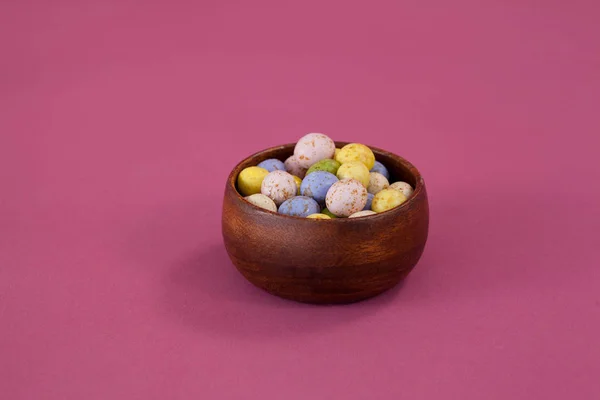 Colorful chocolate Easter eggs in bowl — Stock Photo, Image