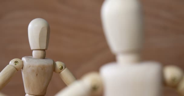 Romantic couple figurines standing face to face — Stock Video