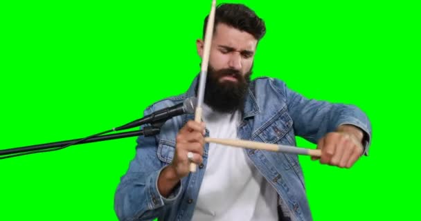 Baterista masculino tocando tambor — Vídeo de Stock