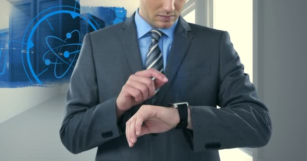 Business Man usando smartwatch — Vídeo de Stock