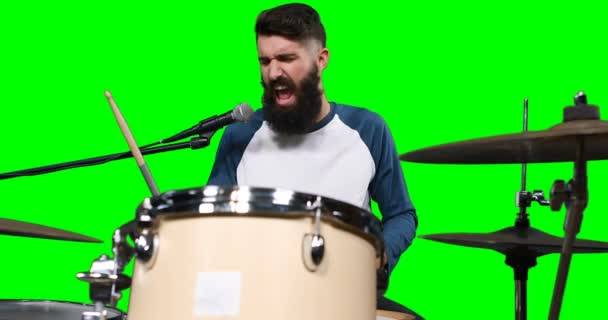 Tambor masculino tocando tambor — Vídeo de stock