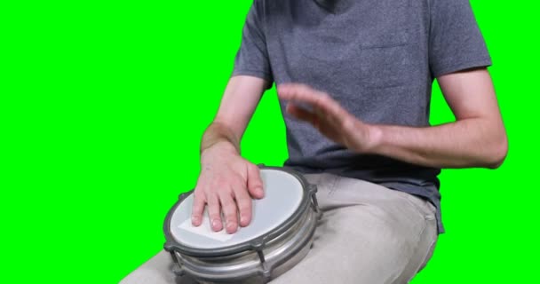 Parte média do baterista tocando tambor — Vídeo de Stock