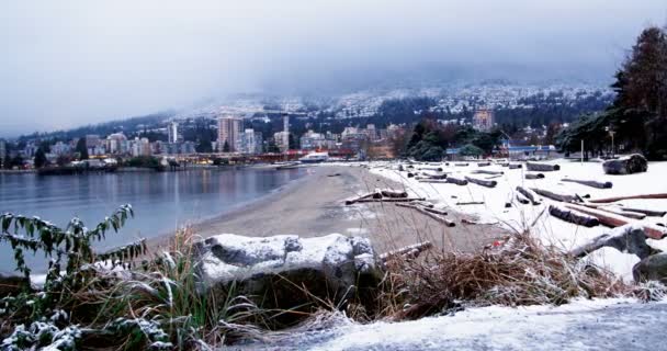 Vista del paisaje urbano y el mar — Vídeos de Stock