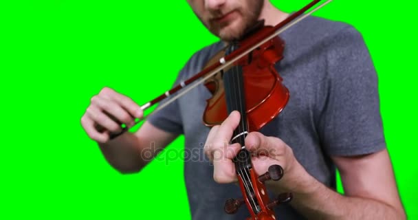 Músico masculino tocando el violín — Vídeos de Stock