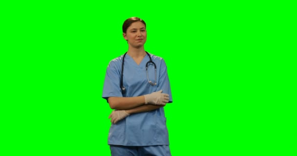 Happy female surgeon standing against green screen — Stock Video