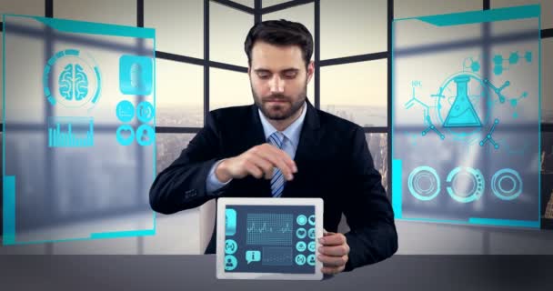 남자 보여주는 디지털 의료 아이콘 및 태블릿에 그래프 생성 — 비디오