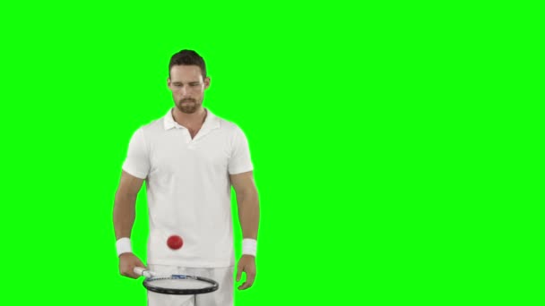 Portret van de speler spelen met tennis — Stockvideo