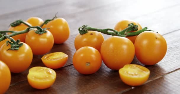 Close-up van verse tomaten — Stockvideo
