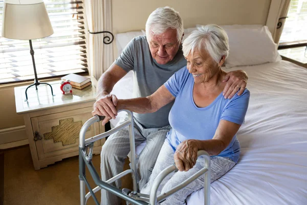 Senior man consoling woman in bedroom — Stock Photo, Image