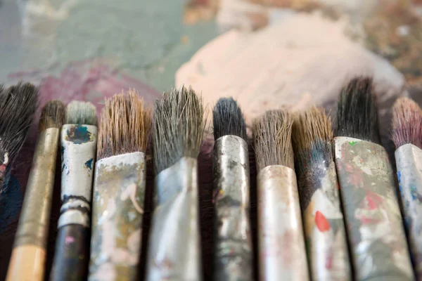 Kirli düz fırçalar paleti — Stok fotoğraf
