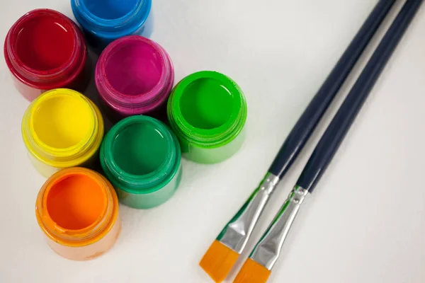 Penslar och akvarell färger — Stockfoto