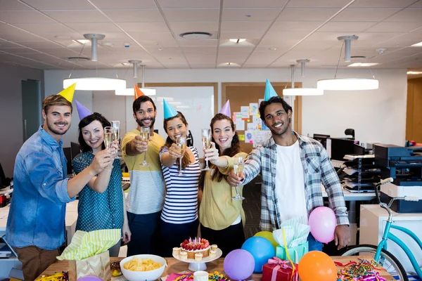 Creative business team firar — Stockfoto