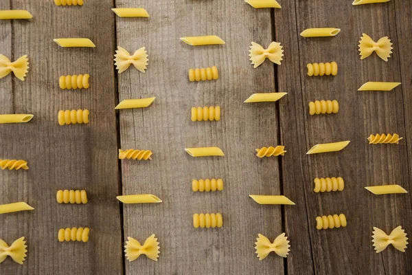 Várias massas organizadas em uma fileira — Fotografia de Stock