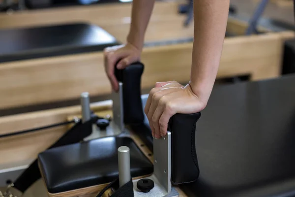Woman practicing pilates in fitness studio — Stock Photo, Image