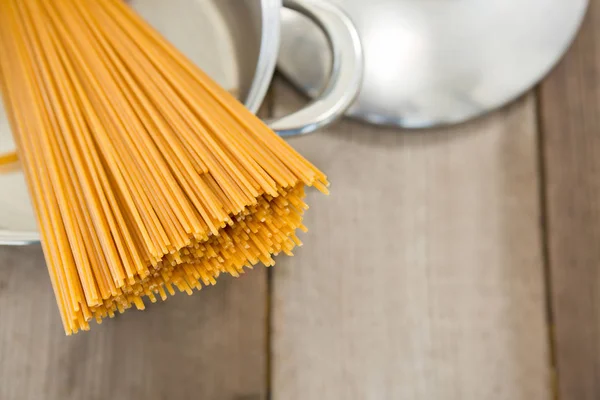 Pasta de espaguetis en utensilio — Foto de Stock