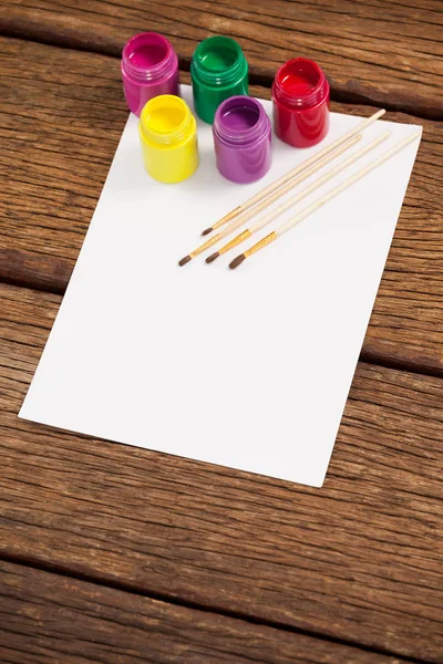 Pinsel, Aquarellfarben und weißes Papier — Stockfoto