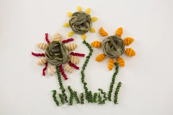 꽃을 형성 하는 파스타의 종류 — 스톡 사진