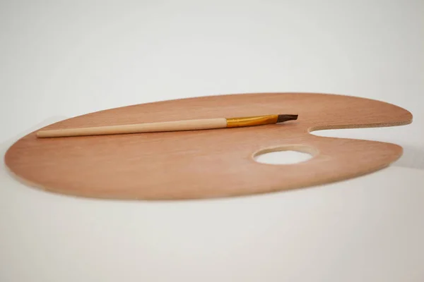 Tavolozza di legno e pennello — Foto Stock