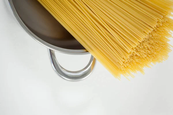 Pasta de espaguetis en utensilio — Foto de Stock