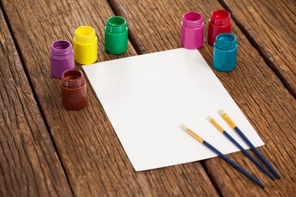 Pinsel, Aquarellfarben und weißes Papier — Stockfoto