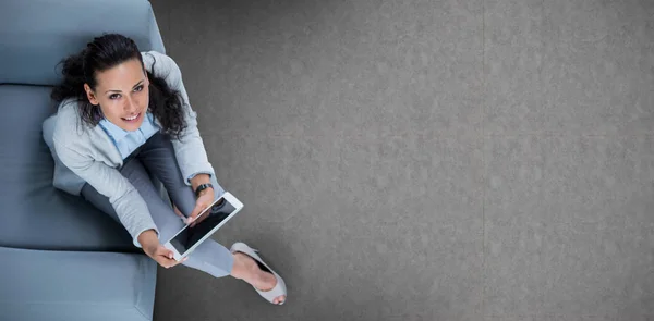 Woman using tablet — Stock Photo, Image