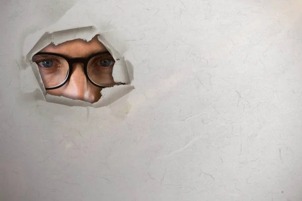 Man looking out of circle hole — Stock Photo, Image