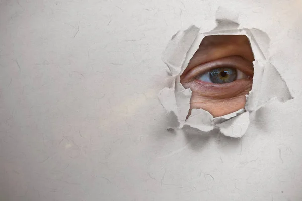 Man looking out of circle hole — Stock Photo, Image