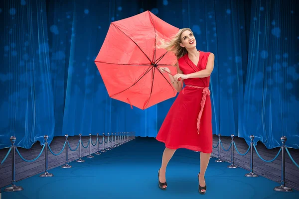 Imagem composta de guarda-chuva elegante loira segurando — Fotografia de Stock